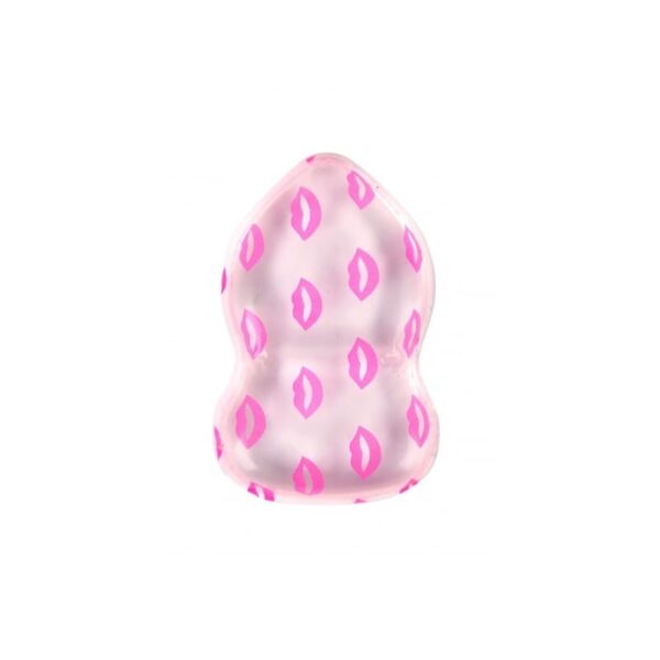 BYS Silikoonist meigisvamm Eskimo Clear with Pink Lips Silikoonist meigisvamm on ideaalse kujuga, et meik sujuvalt näole kanda. Saavutad veatu ja hajutatud lõpptulemuse. 100% silikoonist svamm ei ummista poore, on ultra-hügieeniline, kauakestev ning ei kogu endasse meigitoodete jääke. Sobib vedelate ja kreemjate jumestustoodete pealekandmiseks. Vajadusel võid lõppviimistluseks kasutada meigisvammi või pintslit. Kasutamine: pane väike kogus jumestuskreemi meigisvammile ning seejärel kanna kergete ringjate liigutustega näole. Peale kasutamist pese svamm vee ja seebiga, loputa ning lase õhu käes kuivada. Vegansõbralik