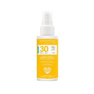 Alphanova Sun SPF30 orgaaniline päikesekreem EI SISALDA keemilisi filtreid, parabeene, säilitusaineid. Tootest on eemaldatud ka tsinkoksiid. Kreemi koostis ei ohusta merevee ökosüsteemi ega koralle. Mõnusa Monoi lille lõhnaline päikesekreem sobib kasutamiseks lastele ja täiskasvanutele. Kreem pakub kaitset koheselt peale nahale kandmist. Kreemi koostis ei ummista poore. See ei ole kleepuv ja see ei jäta nahka rasvaseks. Koostises olevad orgaaniline jojooba- ja tamanuõli ning aloe vera lehe mahla pulber niisutavad ja kaitsevad nahka. Väga veekindel kreem. Kreemi aktiivsed koostisained: Aloe vera – nahka niisutava ja põletikuvastase omadusega Jojoobaõli – nahka niisutavaja põletikuvastase omadusega (looduslik päikesekaitse SPF4) Tamanu õli – kaitseb nahka UV kiirte kahjustuste eest, vähendab päikesepõletuse teket Titaan dioksiid – mineraalne filter, mis kaitseb UVA ja UVB kiirte eest, peegeldades need tagasi juba naha pinnalt. Koostisosad ei kahjusta merevee ökosüsteemi ega koralle. Kreem pakub nahale kaitsetkohe peale nahale määrimist. Väga veekindel. Kasutamine: Raputa pudelit enne kasutamist. Kanna kreemi õhuke kiht näole ja kehale ja hõõru kuni imendumiseni. Kuigi kreem on väga veekindel on soovitatav päikesekreemi uuendada iga kahe tunni tagant. Kas ALPHANOVA SUN päikesekreemid kaitsevad nahka nii UVA kui ka UVB kahjulike kiirte eest? Jah. Alphanova Sun päikesetooted pakuvad nahale täiuslikku kaitset nii UVA kui ka UVB kahjulike kiirte eest. Kas SPF50 päikesekreemi kasutades on võimalik üldse päevituda ja pruuniks saada?