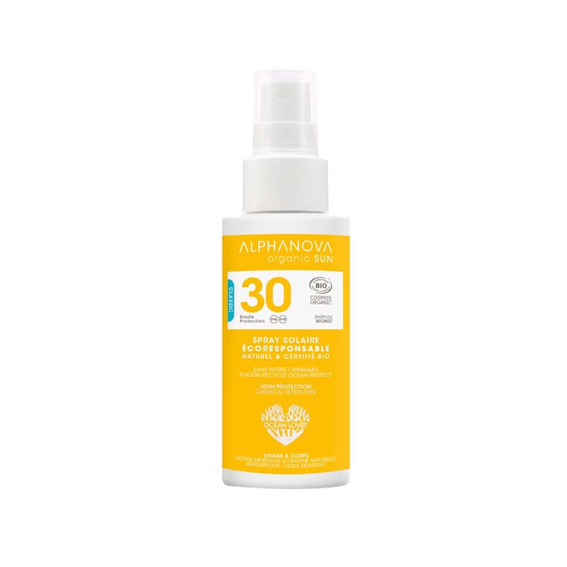 Alphanova Sun SPF30 orgaaniline päikesekreem EI SISALDA keemilisi filtreid, parabeene, säilitusaineid. Tootest on eemaldatud ka tsinkoksiid. Kreemi koostis ei ohusta merevee ökosüsteemi ega koralle. Mõnusa Monoi lille lõhnaline päikesekreem sobib kasutamiseks lastele ja täiskasvanutele. Kreem pakub kaitset koheselt peale nahale kandmist. Kreemi koostis ei ummista poore. See ei ole kleepuv ja see ei jäta nahka rasvaseks. Koostises olevad orgaaniline jojooba- ja tamanuõli ning aloe vera lehe mahla pulber niisutavad ja kaitsevad nahka. Väga veekindel kreem. Kreemi aktiivsed koostisained: Aloe vera – nahka niisutava ja põletikuvastase omadusega Jojoobaõli – nahka niisutavaja põletikuvastase omadusega (looduslik päikesekaitse SPF4) Tamanu õli – kaitseb nahka UV kiirte kahjustuste eest, vähendab päikesepõletuse teket Titaan dioksiid – mineraalne filter, mis kaitseb UVA ja UVB kiirte eest, peegeldades need tagasi juba naha pinnalt. Koostisosad ei kahjusta merevee ökosüsteemi ega koralle. Kreem pakub nahale kaitsetkohe peale nahale määrimist. Väga veekindel. Kasutamine: Raputa pudelit enne kasutamist. Kanna kreemi õhuke kiht näole ja kehale ja hõõru kuni imendumiseni. Kuigi kreem on väga veekindel on soovitatav päikesekreemi uuendada iga kahe tunni tagant. Kas ALPHANOVA SUN päikesekreemid kaitsevad nahka nii UVA kui ka UVB kahjulike kiirte eest? Jah. Alphanova Sun päikesetooted pakuvad nahale täiuslikku kaitset nii UVA kui ka UVB kahjulike kiirte eest. Kas SPF50 päikesekreemi kasutades on võimalik üldse päevituda ja pruuniks saada?