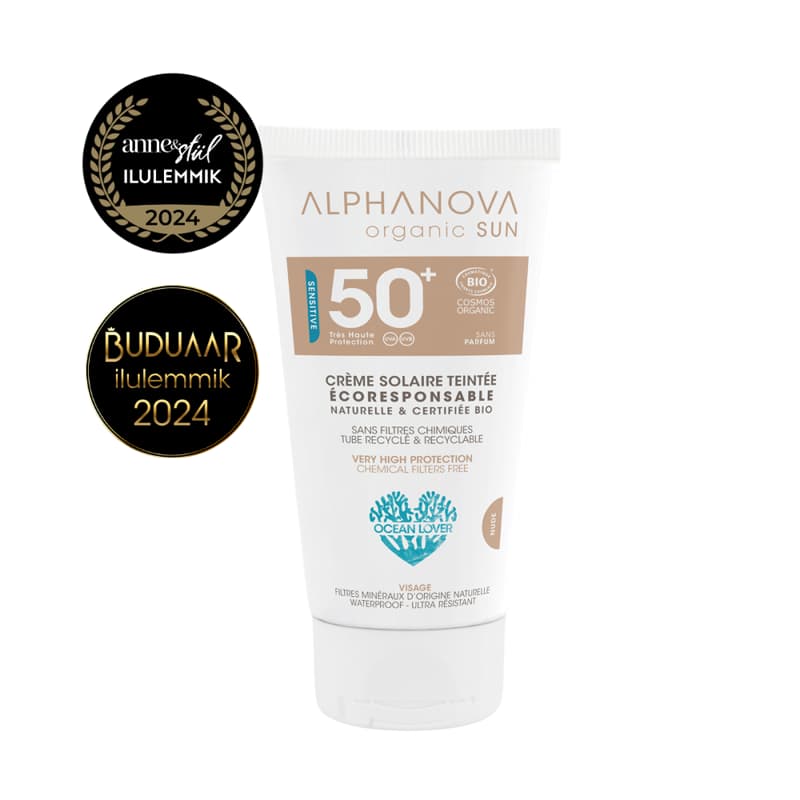 Mineraalsete filtritega SPF50 tooniv päikesekreem annab koheselt kauni ja päevitunud jume pakkudes sama aegselt kõrget kaitset päikese kahjulike kiirte eest. Sobib hästi heledanahalistele ja tundlikele inimestele. Toode on pälvinud Eestis 2024 Anne& Stiil ja Buduaari ilulemmiku tiitli. Selge toonitud päikesekreem tagab tõhusa päikesekaitse, looduslikku päritolu ja nähtamatu. Meie toonitud päikesekreem on ECOCERTi poolt sertifitseeritud BIO COSMOS. Kasutame looduslikku päritolu mineraalfiltreid, mis tagavad kohese kaitse UVA ja UVB kiirte eest. Sellel heledalt toonitud päikesekaitsel on kahekordne eelis – see pakub väga kõrget kaitset indeksiga 50+, jätmata tänu oma värvile valget jälge. Tõepoolest, see sobib suurepäraselt heleda jumega inimestele ja sulab nahale. Veekindel toonitud päikesekreem, mis on valmistatud orgaanilistest koostisosadest, ilma keemiliste filtriteta, ilma parabeenita, ilma keemiliste säilitusaineteta. Lõhnavaba, sobib inimestele, kes soovivad seda igapäevaselt kasutada. Ühtlustab jumet, kohese terve sära efekti. Mitterasvane ja mittekleepuv koostis, mis on rikastatud aloe vera, jojoba ja tamanu õlidega, mis on tuntud oma niisutavate ja kaitsvate omaduste poolest. LISATEAVE MEIE VÄGA KÕRGE KAITSEfaktoriga 50 toonitud PÄIKESEKREEMI KOHTA. See toonitud päikesekreem sobib I II ja III fototüübiga inimestele. Kõik meie päikesehooldustooted läbivad tõhususe testid, et tagada kaitse UVA/UVB kiirte eest. Valmistatud partiide kaitsetaseme tagamiseks viime läbi ka oma toodetele pistelisi tõhususe teste.