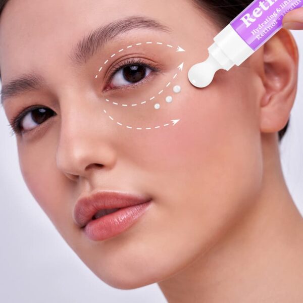 Silmaümbruskreem 7DAYS MY BEAUTY WEEK RETINOL “RE-FRESH” jahutava keraamilise aplikaatoriga. Retinooli ja hüaluroonhappe rekordiliselt kõrge kontsentratsioon tagab: • Vananemisvastase toime. Retinool minimeerib peened jooned ja kortsud, indutseerib rakkude uuenemist, suurendab kollageeni tootmist ja naha elastsust. • Niisutuse. Hüaluroonhape niisutab, värskendab ja silub nahka intensiivselt ning taastab hüdrolipiidide tasakaalu, muudab naha elastseks ja silub kortse. • Lifting efekti. Kreem võitleb tumedate silmaaluste ja väsimusjälgedega. “RE-FRESH” jahutav metallist aplikaator eemaldab tursed, lõdvestab lihaseid, aitab parandada mikrotsirkulatsiooni ja süvendada aktiivsete komponentide läbitungimist. Puhastage nahka tavalise näopuhastusvahendiga.