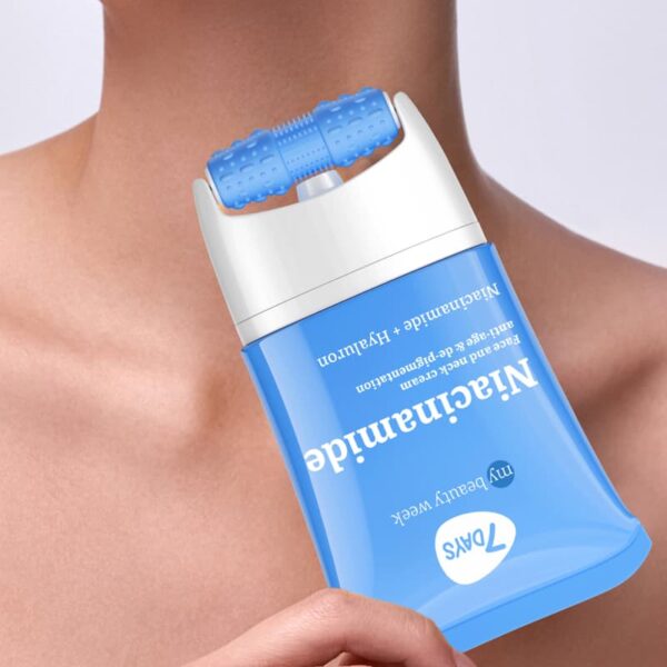 Näokreem 7DAYS MY BEAUTY WEEK Niacinamide 80 ml + 3D-massaaživahend intensiivseks niisutuseks, noorendamiseks, kortsude ja pigmentatsiooni eemaldamiseks. Kahetoimeline vananemisvastane näokreem niatsiinamiidiga: 24-tunnine niisutus + näomassaaž. 3D FACE FIT Massager annab tõstva efekti, vähendab turseid, silub kortse ning kujundab kindla ja kindla näokontuuri.